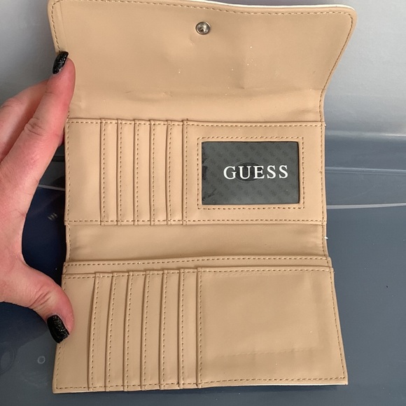 Guess wallet, pink and white leather - Picture 2 of 2